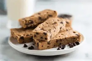 No-Bake Peanut Butter Chocolate Chip Breakfast Bars